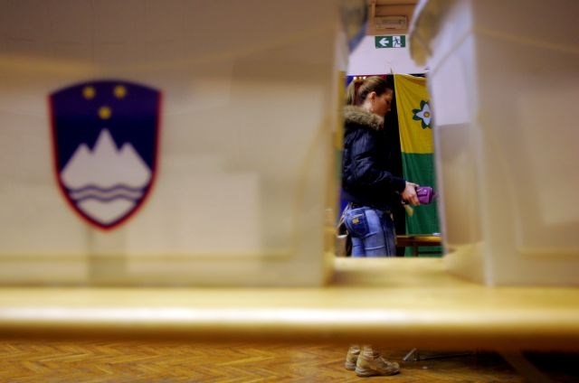 Glasovanje iz tujine zahtevalo približno 4000 volivcev