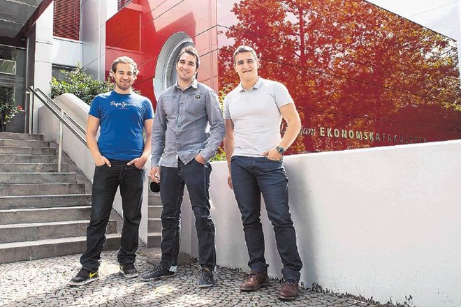Miha Vidmajer, Nino Horvat in Timotej Zupančič, trije člani podjetne skupine Apptron, ki so izdelali aplikacijo Smart...
