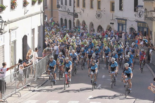 Maratona okoli Kamniško-Savinjskih Alp se je udeležilo 640 jeklenih in naravnih lepot željnih kolesarjev. 