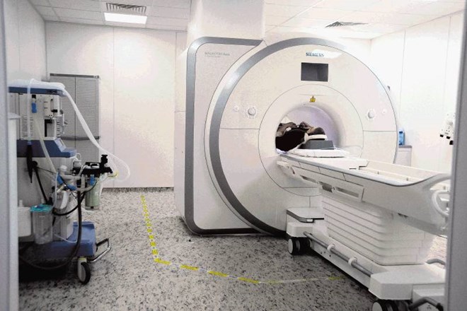 Diagnozo kompleksa tuberozne skleroze na Pediatrični kliniki v Ljubljani  potrdijo s slikovno diagnostiko (magnetnoresonančno...