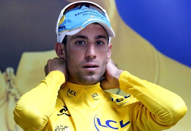 Vincenzo Nibali je spet oblekel rumeno majico. (Foto: Reuters) 