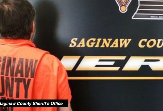 Oranžna je nova črna: ponekod spreminjajo zaporniške uniforme (video)