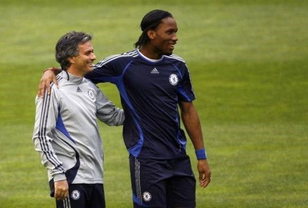Jose Mourinho (levo) in Didier Drogba (Foto: Reuters) 