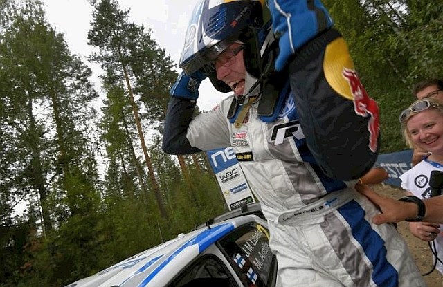 Finec Jari-Matti Latvala je zmagovalec relija za svetovno prvenstvo na Finskem. (Foto: www.rallytheworld.com) 
