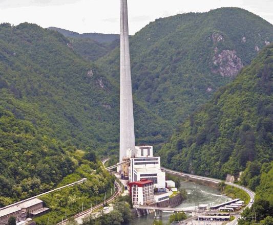 Likvidacija trboveljske termoelektrarne bi skupaj z demontažo najvišjega dimnika v Evropi stala vsaj 120 milijonov evrov, je...