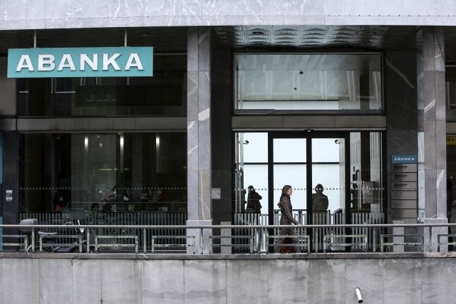 Bruselj: Državno reševanje Abanke lahko steče do konca, pogoj je združitev z Banko Celje