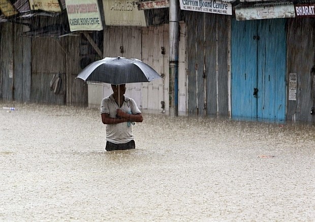Zaradi poplav in plazov v Nepalu najmanj 58 mrtvih
