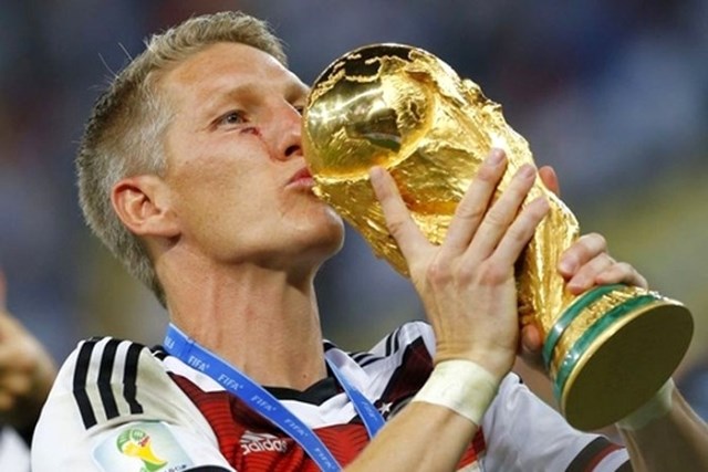 Bastian Schweinsteiger se je z Nemčijo veselil zmage na letošnjem svetovnem prventsvu. (Foto: Reuters) 