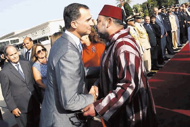 Španski monarh Felipe se je moral opravičiti maroškemu kralju Mohamedu VI., ker  ga je pomorska policija zamenjala za...