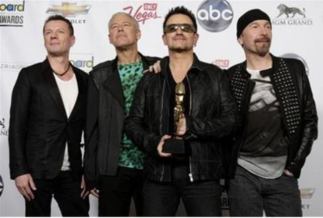 Skupina U2 je svoj prvi album po petih letih izdala na Applovi storitvi iTunes. 