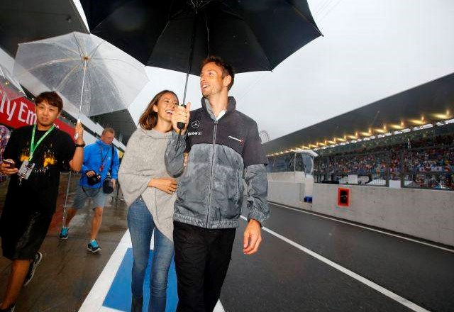 Dirkače je ob prihodu na dirkališče pričakal dež. (Foto: AP) 