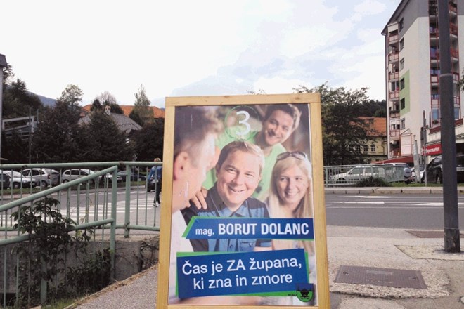 Borut Dolanc, kandidat za župana stranke SDS, na volilne plakate ne bi smel natisniti občinskega grba. Sabina Lokar 