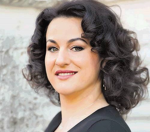 Mezzosopranistka Monika Bohinec, članica Dunajske državne opere, se na uglednem matičnem odru in drugod po svetu vzpenja v...