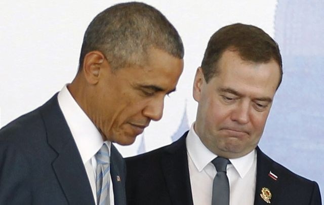 Ameriški predsednik Barack Obama in ruski premier Dmitrij Medvedjev. (Foto: Reuters) 