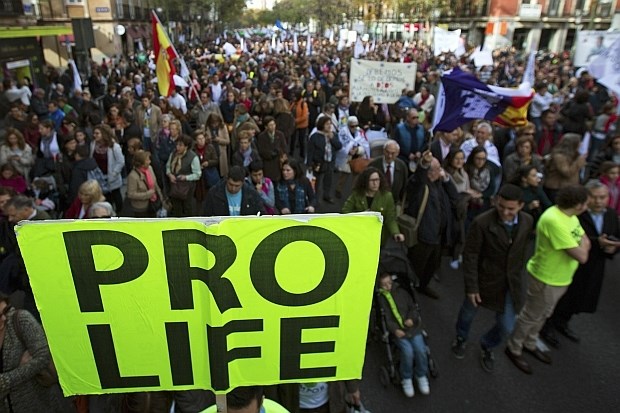 V Madridu več deset tisoč protestnikov proti splavu 