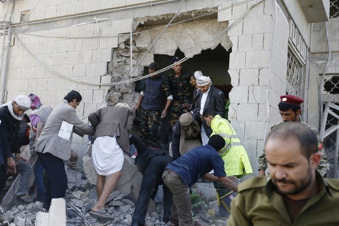 Eksplozija pred iranskim veleposlaništvom v Jemnu terjala žrtve 