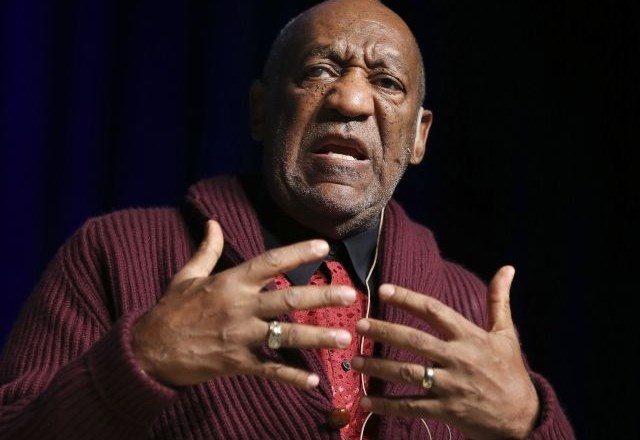 Bill Cosby se že nekaj časa otepa obtožb spolnega napada. (Foto: AP) 