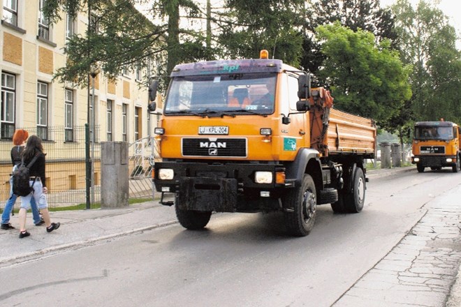 O stanju občinskih cest vemo premalo. V Ljubljani so ceste v mestu razmeroma dobre, medtem ko je na periferiji stanje slabše....