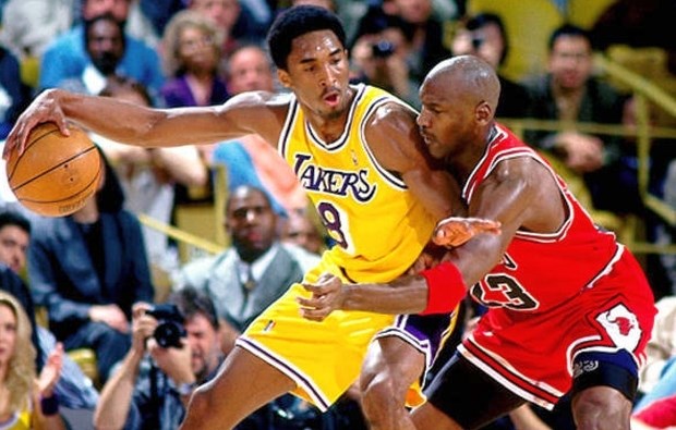 Kobe Bryant je v ponedeljek na listi strelcev vseh časov prehitel svojega idola Michaela Jordana. (Foto: Reuters) 