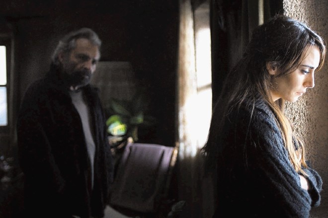 Gospod Aydin, protagonist filma Zimsko spanje turškega cineasta Nurija Bilgeja Ceylana, kar ne more verjeti, kaj vse mu...