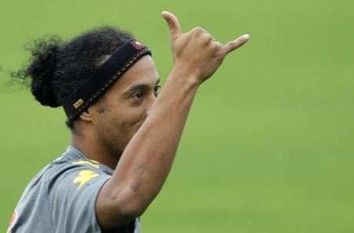 Ronaldinho se je vrnil, a šele po grožnji kluba