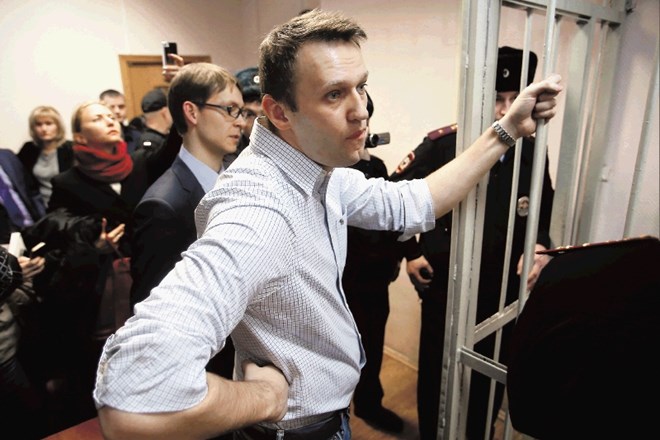 Aleksej Navalni je vidno pretresen sodnico vprašal, zakaj zapira njegovega brata, in ji hkrati odgovoril: »Zato, da kaznujete...