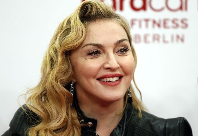 Madonna se je morala opravičiti za (nenavadno) promocijo svojega prihajajočega albuma. (Foto: AP) 