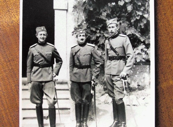 Grofje Auerspergi s Turjaka med obema svetovnima vojnama v uniformi jugoslovanske kraljeve vojske 