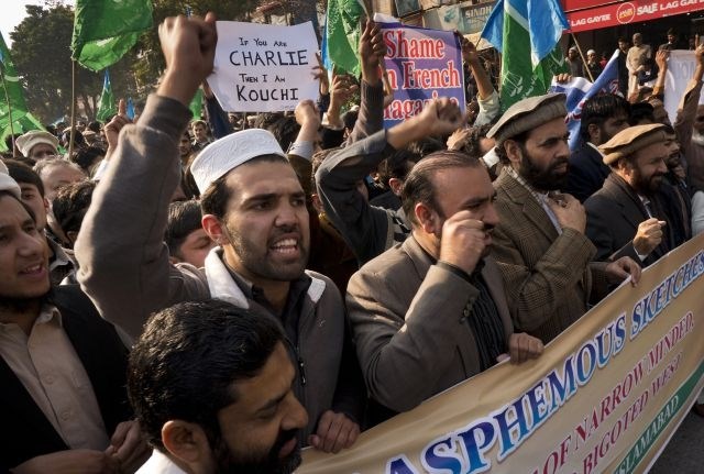 V Pakistanu so potekali shodi proti novim karikaturam muslimanskega preroka Mohameda v francoski satirični reviji Charlie...