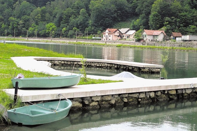 Po zakonu o plovbi po celinskih vodah so na bazenih hidroelektrarn na spodnji Savi uredili več pristanov za čolne, medtem ko...