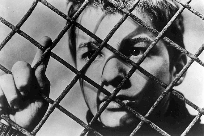Film Štiristo udarcev, ki ga je leta 1959 posnel François Truffaut, velja za začetek francoskega novega vala. 