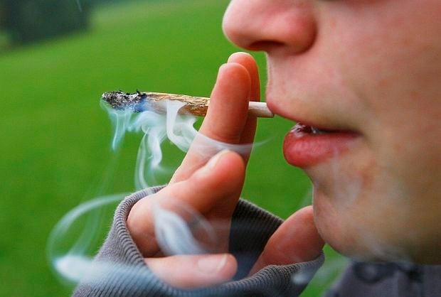 Študija: Kajenje skunka povečuje tveganje za psihozo