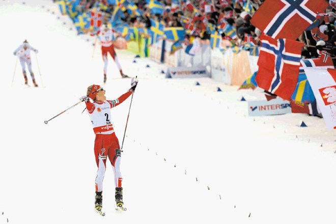Norvežanka Therese Johaug je zmagala v dvojnem zasledovanju. 