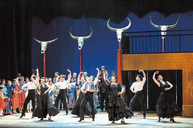 Na ljubljanske odre prihaja klasična Bizetova opera Carmen režiserke in avtorice vizualne zasnove Pamele Howard. 