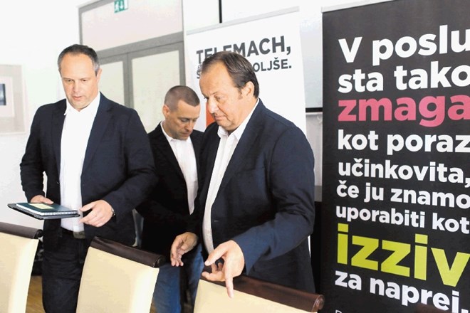 Direktor hokejistov Olimpije Matjaž Sekelj (desno) bo po razglasitvi insolventnosti kluba najverjetneje še ta mesec razrešen...