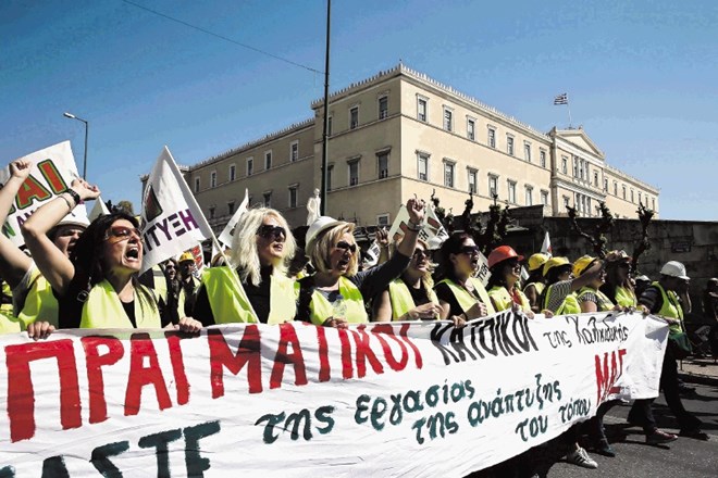 Rudarji  rudnika zlata v kraju Skouris protestirajo  v Atenah, ker je  vlada razveljavila licenco za pridobivanje zlata...