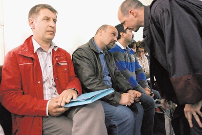 Kriminalista Dušana Mikolčeviča so s premoženjskopravnim zahtevkom v višini 800 evrov napotili na pot pravde. 