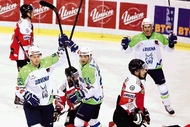 Slovenski hokejisti so nadigrali pomlajeno avstrijsko vrsto. 
