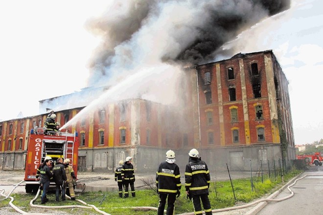 Oktobra lani je v zapuščenem Rakuševem mlinu izbruhnil obsežen požar. 