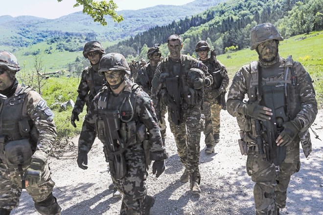 Kranjski dijaki se ta konec tedna »igrajo vojake« – brez orožja, a oblečeni v prave uniforme Slovenske vojske. 