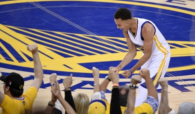 Steph Curry je spomnil, zakaj je bil po rednem delu sezone izbran za najkoristnejšega igralca lige. (Foto: USA TODAY Sports /...