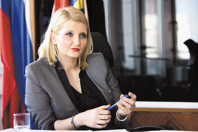 Ministrica za notranje zadeve Vesna Györkös Žnidar je nad interpelacijo, ki so jo proti njej vložili poslanci SDS,...