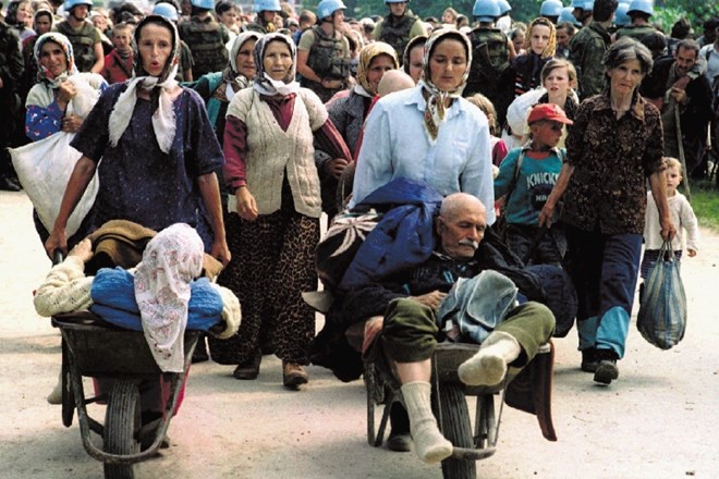 Dan kapitulacije Združenih narodov – tudi to je bližajoča se  obletnica srebreniškega genocida. Na fotografiji: domnevni...