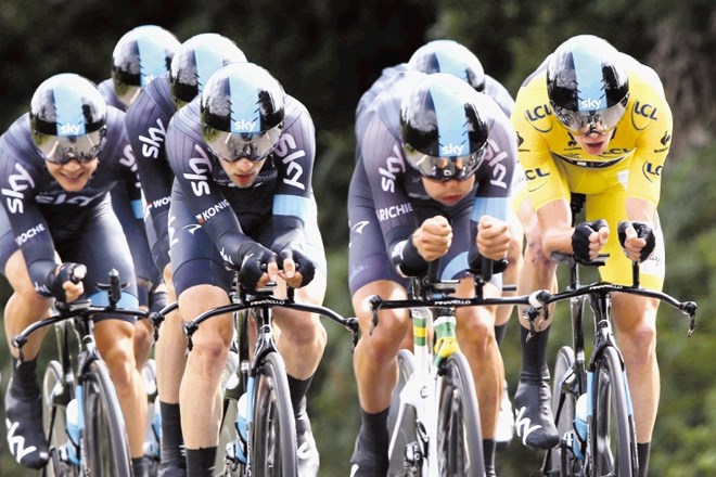 Včeraj so na dirki po Franciji kolesarji tekmovali v ekipnem kronometru. 