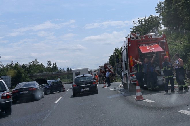 Včerajšnja prometna nesreča: Voznik tovornjaka brez zaviranja v romunski avtomobil