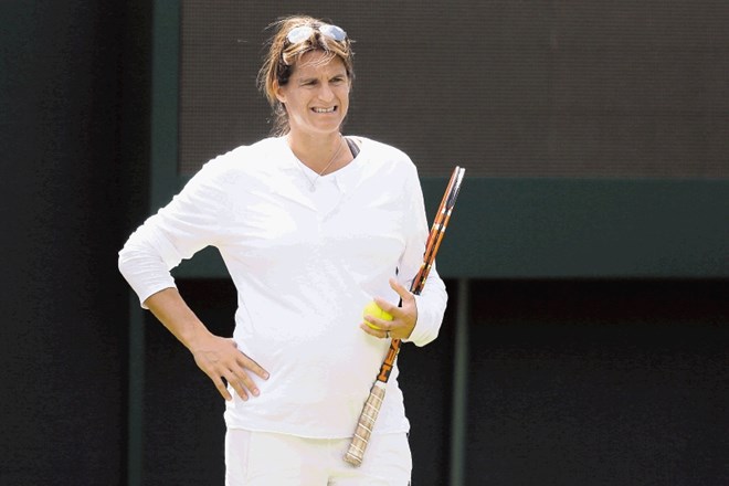 Nekdanja teniška igralka Amelie Mauresmo tudi v visoki nosečnosti še vedno trenira Andyja Murraya. 