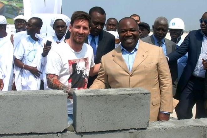 Lionel Messi v družbi predsednika Gabona Alija Bonga Ondimbe (Foto: Reuters) 