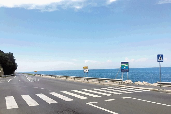 Obalna cesta med Koprom in Izolo po odprtju predora Markovec praktično sameva. 
