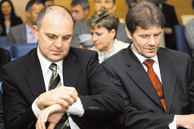 Nekdanji član uprave Dušan Mitič (levo) in predsednik uprave Bojan Dremelj (desno) sta po neuradnih informacijah ovadena po...