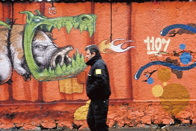 Grafitar Zuias, član grafitarskega 1107 Klana, meni, da se je od leta 2011 do danes število ilegalnih grafitov v Ljubljani...